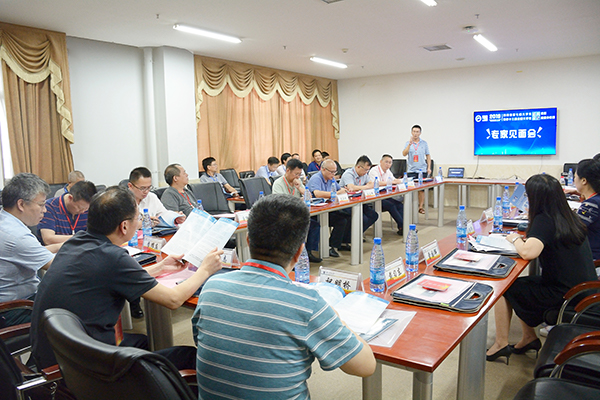 专家组各位专家讨论问题并发表看法 36365线路检测登录入口宣传部 刘永 摄.jpg